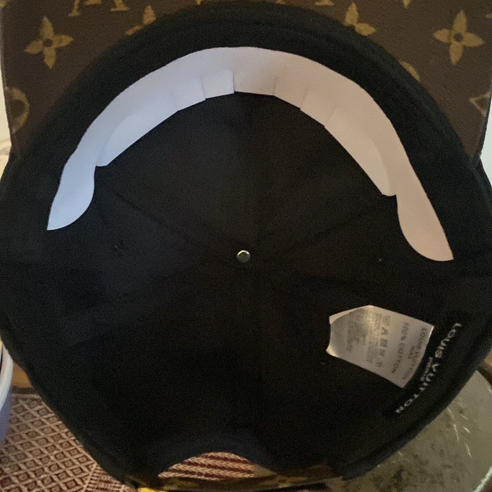 Designer logo cap NWT - Picture 4 of 5